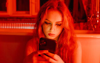 ¿Sientes que te estás quedando fuera? Tal vez es FOMO