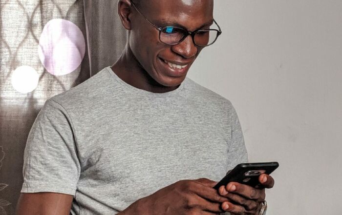Cómo hacer un trío seguro en Grindr