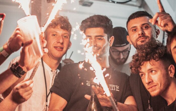Cómo apoyar a tu amigo que está intentado mantenerse sobrio en una salida