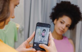 Mi amiga es insoportable en redes sociales ¿la silencio?
