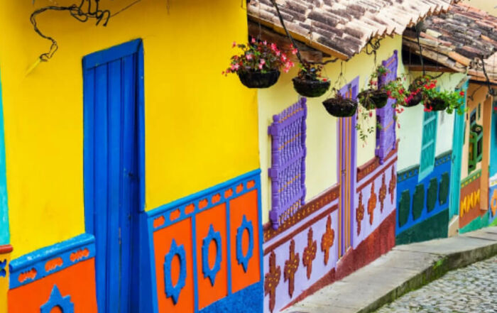 Qué hacer en Bogotá: visitar el barrio La Candelaria.