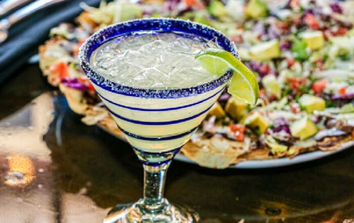 Sí puedes tomar alcohol en una dieta keto, pero retrasarás los resultados