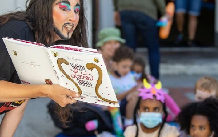 Drag Queens leyendo para niños