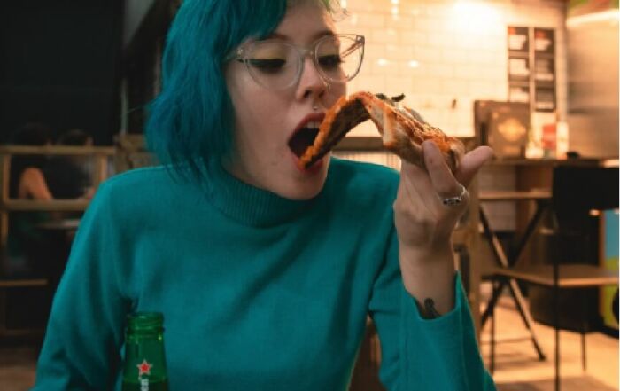 Comidas que debes evitar antes de tomar alcohol de acuerdo a los expertos