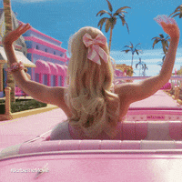 Barbie saludando