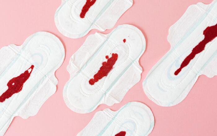 ¿Se pueden sincronizar los periodos con otras mujeres o la luna?